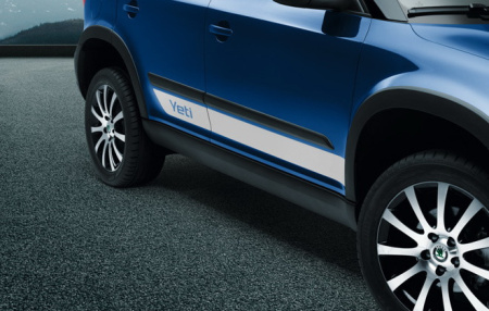 Декоративное покрытие на двери Skoda Yeti 2009-2013 пакет Offroad