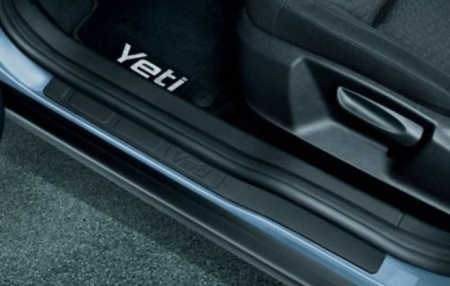 Накладки на пороги Skoda Yeti 2009-2013 черные