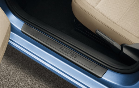 Накладки на пороги Skoda Rapid 2012-н.в. черные