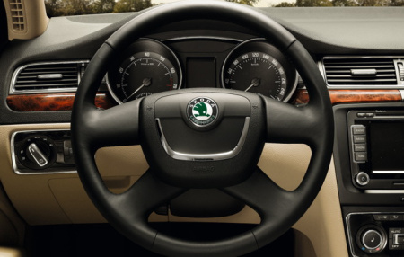 Руль Skoda Fabia II 2006-2014, Octavia II 2004-2012, Roomster 2006-2015, Superb II 2008-2015, Yeti 2009-2013 кожаный 4 спицы