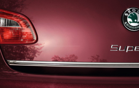 Накладка на крышку багажника Skoda Superb II Combi 2008-2015